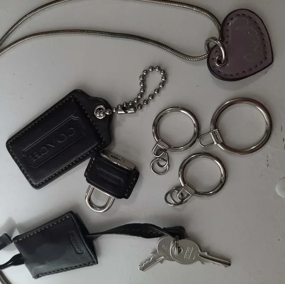 COACH Lock, Keys & Clochette FIXTURES Bundle - Picture 1 of 8